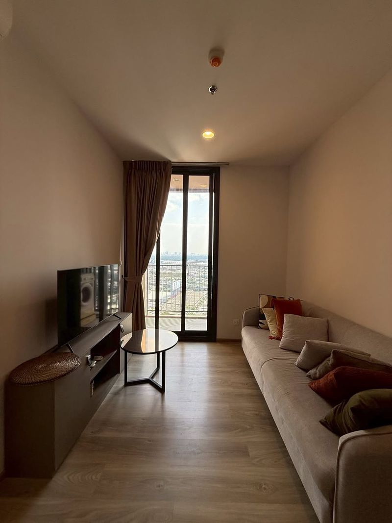 1 Bedroom Condo for Rent at Oka Haus Sukhumvit 36, Near BTS Thonglor