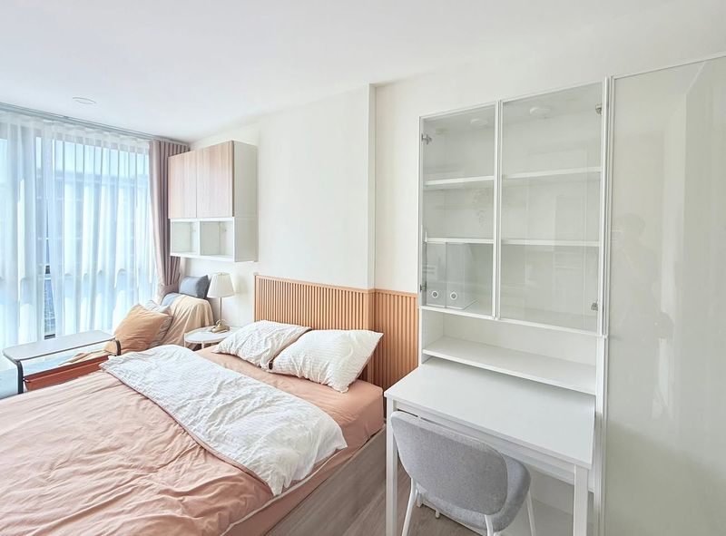 Origin Play Sri Udom Station Pet Friendly 1BR Condo for Rent - Photo 2